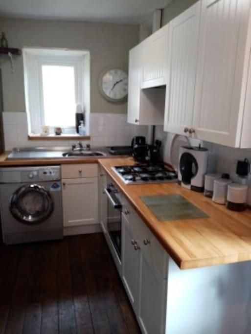 Bridge View Victorian Townhouse Sleeps 6
