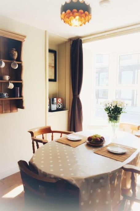 Bridge View Victorian Townhouse Sleeps 6